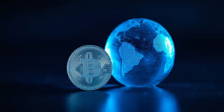 Una criptovaluta rappresentata come elemento dei mercati finanziari globali più ampi