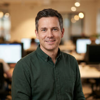 Daniel Carter, indicato come Chief Technology Officer presso G-GlobaLumex, nell'immagine del profilo